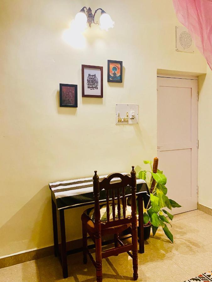 Crossroads Hostel 1980 Mysore Bagian luar foto