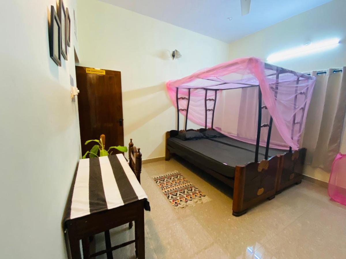 Crossroads Hostel 1980 Mysore Bagian luar foto