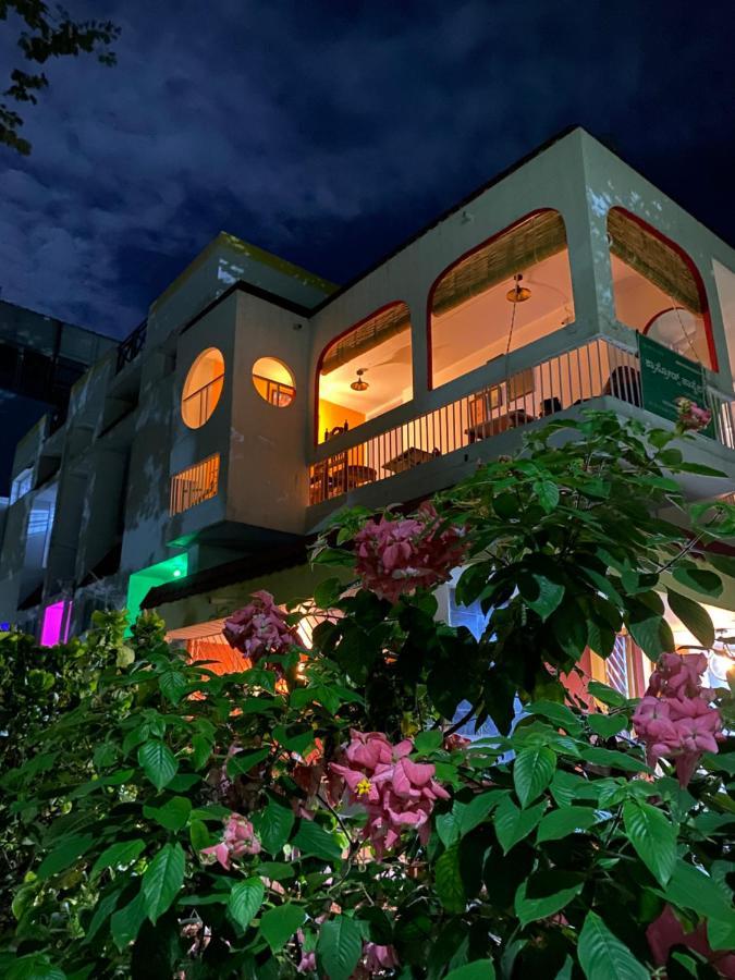 Crossroads Hostel 1980 Mysore Bagian luar foto