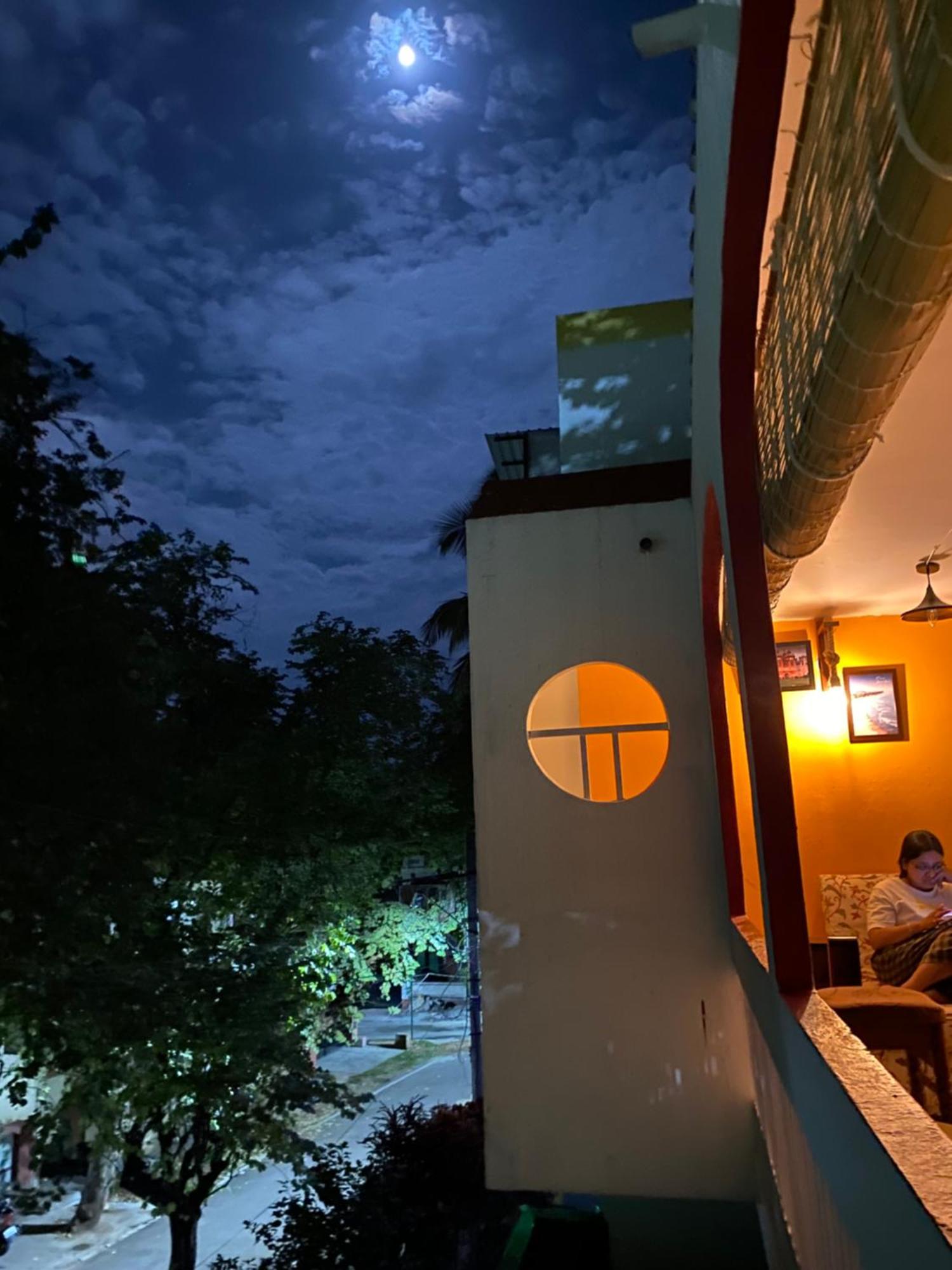 Crossroads Hostel 1980 Mysore Bagian luar foto